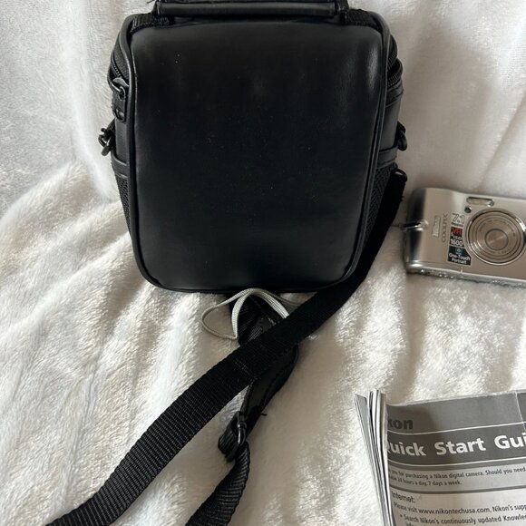 Nikon Cool Pix Digital Camera With Case 7.1 megapixels Includes Manual - Picture 6 of 9